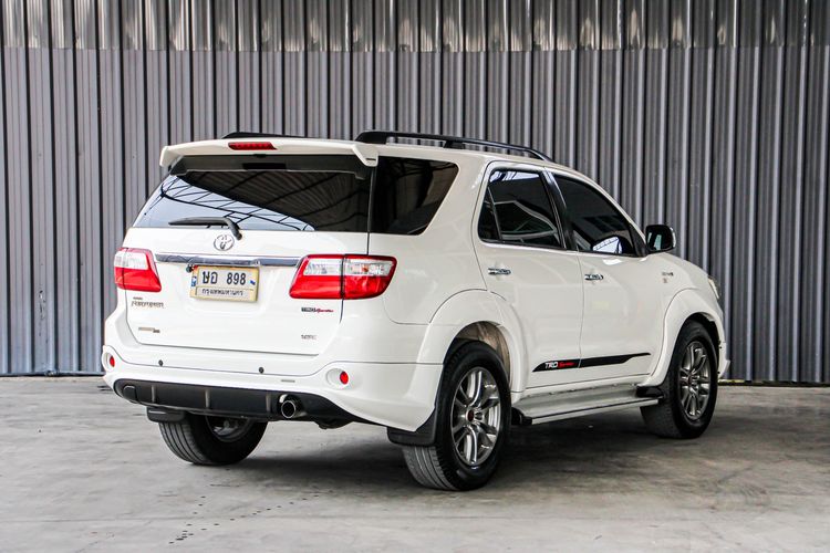 Toyota Fortuner 2011 3.0 TRD Sportivo 4WD Utility-car ดีเซล ไม่ติดแก๊ส เกียร์อัตโนมัติ ขาว รูปที่ 4