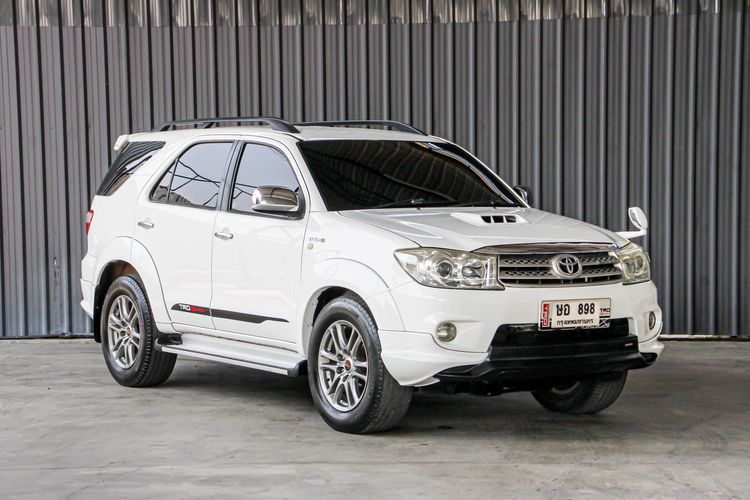 Toyota Fortuner 2011 3.0 TRD Sportivo 4WD Utility-car ดีเซล ไม่ติดแก๊ส เกียร์อัตโนมัติ ขาว รูปที่ 3