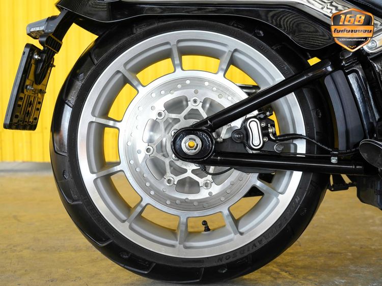 Harley Davidson Softail FAT BOY จดปี 2024 ฟรีดาวน์ออกรถใช้เงิน 0 บาท รูปที่ 18