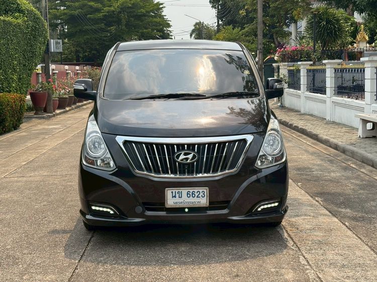 Hyundai H-1 2018 2.5 Deluxe Van ดีเซล ไม่ติดแก๊ส เกียร์อัตโนมัติ น้ำตาล รูปที่ 2