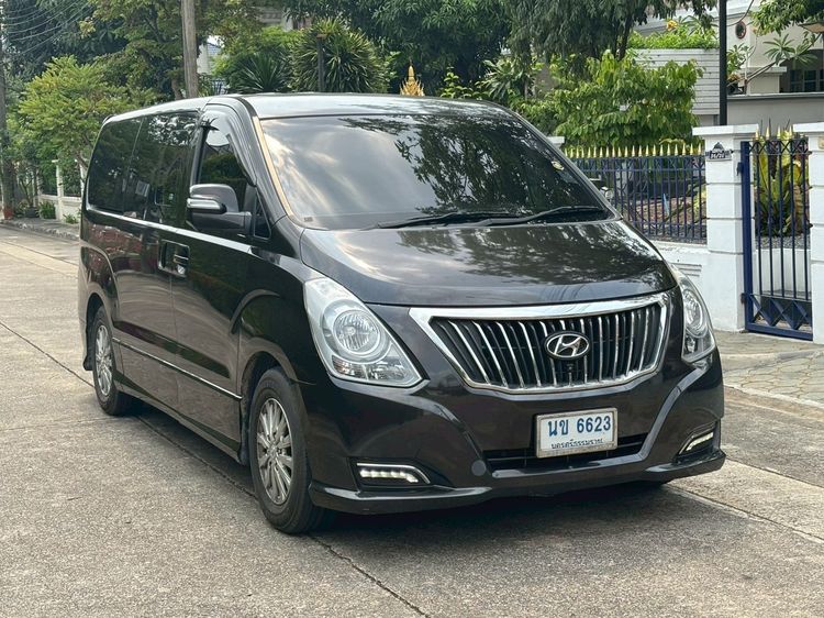 Hyundai H-1 2018 2.5 Deluxe Van ดีเซล ไม่ติดแก๊ส เกียร์อัตโนมัติ น้ำตาล รูปที่ 3