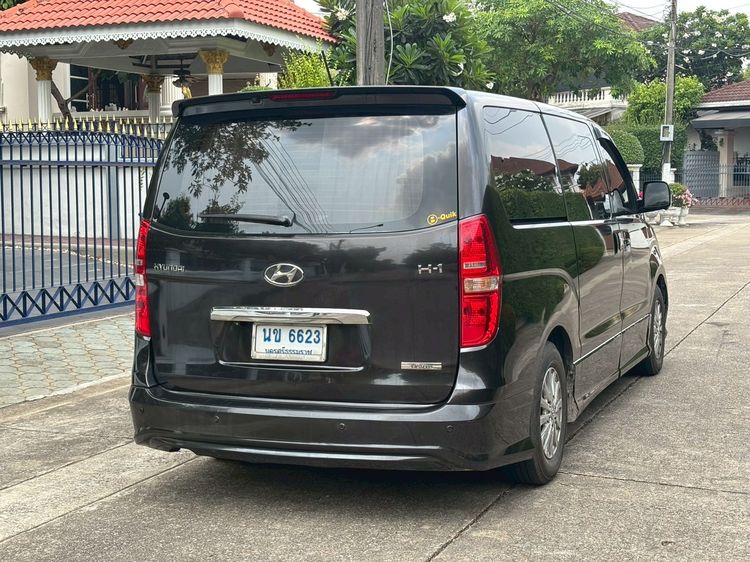 Hyundai H-1  2018 2.5 Deluxe Van ดีเซล ไม่ติดแก๊ส เกียร์อัตโนมัติ น้ำตาล รูปที่ 4