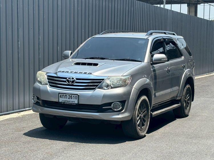 รถ Toyota Fortuner 2.5 V สี เทา