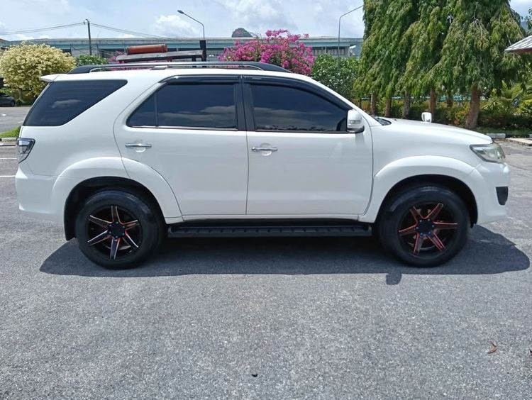 Toyota Fortuner 2012 2.7 V Utility-car เบนซิน LPG เกียร์อัตโนมัติ ขาว รูปที่ 4