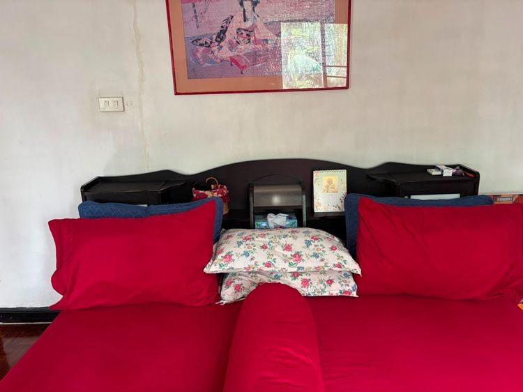 Urgent King Size Bed and Mattress - Excellent Condition, Bargain Price รูปที่ 4