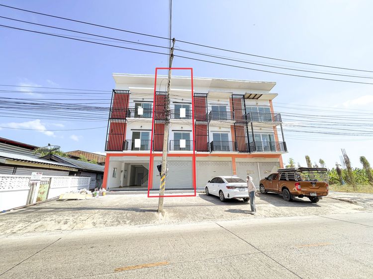 🏢✨ ตึกพาณิชย์ 3 ชั้น ไร่ขิง 26 รีโนเวทใหม่ ทำเลติดถนนใหญ่ เหมาะค้าขาย ลงทุน  ใครมองหาตึกค้าขาย ทำเลดี ราคาคุ้ม ต้องดูหลังนี้ ทำเล "ติ