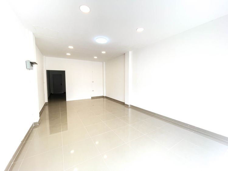 🏢✨ ตึกพาณิชย์ 3 ชั้น ไร่ขิง 26 รีโนเวทใหม่ ทำเลติดถนนใหญ่ เหมาะค้าขาย ลงทุน  ใครมองหาตึกค้าขาย ทำเลดี ราคาคุ้ม ต้องดูหลังนี้ ทำเล "ติ รูปที่ 4