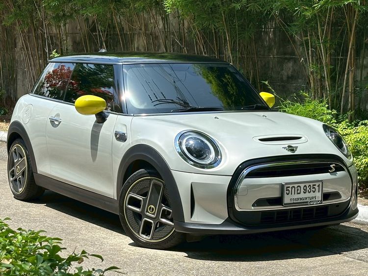 รถ Mini Hatch Cooper SE สี ขาว