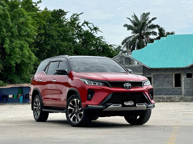 Toyota Fortuner 2021 2.8 Legender Black Top 4WD Utility-car ดีเซล ไม่ติดแก๊ส เกียร์อัตโนมัติ แดง