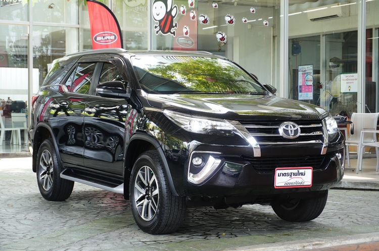  TOYOTA Fortuner 2.4 V AUTO ด า 2017 รถบ้านไมล์น้อย สวยพร้อมใช้