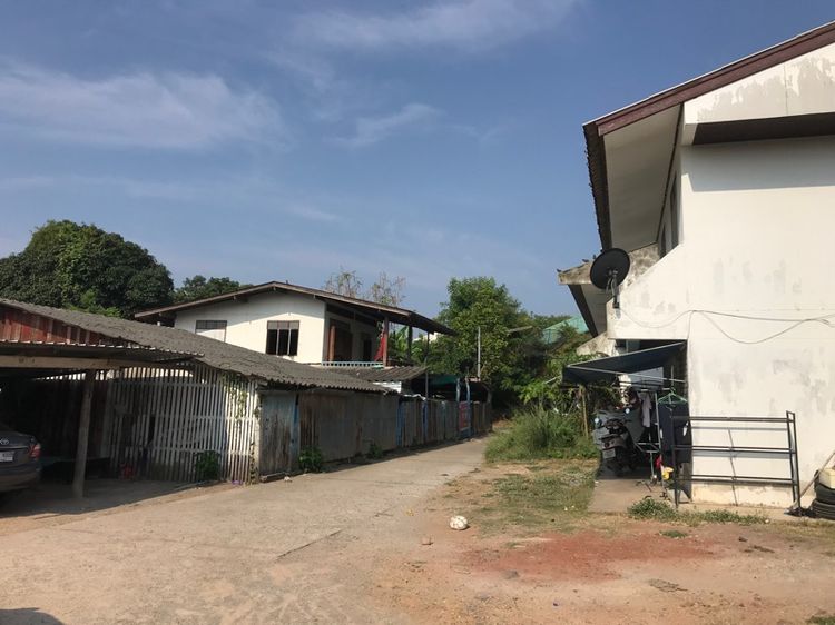 ขายบ้านไม้ทั้งหลัง(ที่ดินไม่ขาย)