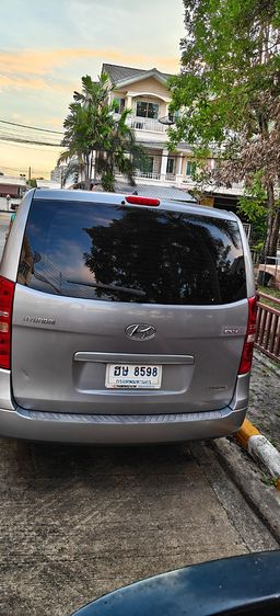 รถ Hyundai H-1  2.5 Maesto Touring สี บรอนซ์เงิน