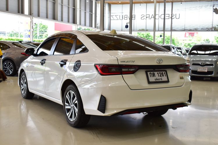 Toyota Yaris ATIV 2023 1.2 Sport Sedan เบนซิน ไม่ติดแก๊ส เกียร์อัตโนมัติ ขาว รูปที่ 4