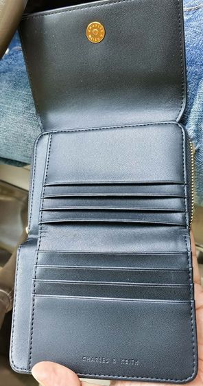 ขายกระเป๋า กับนาฬิกา สนใจซื้อคู่ ขอ 1,250- แยก ชิ้นละ 680-  กระเป๋า charles keith ใช้น้อยมากสภาพ90 สวยมาก นาฬิกา แบรนด์oriient ออโต้กริ้ปมาก รูปที่ 2