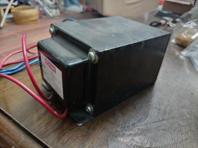 หม้อแปลง​ไฟฟ้า​220-110  v