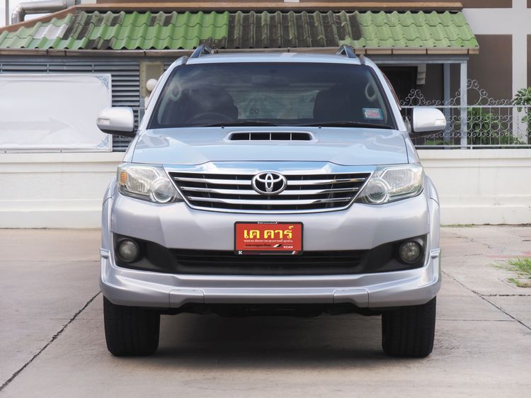 รถ Toyota Fortuner 3.0 V 2WD Champ Midnight Shine สี ม่วง