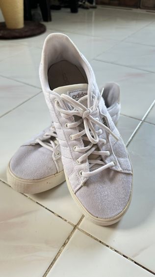 ขาว UK 8 | EU 42 | US 8.5 รองเท้าผ้าใบลำลอง Adidas Daily 3.0 ของแท้ มือสอง