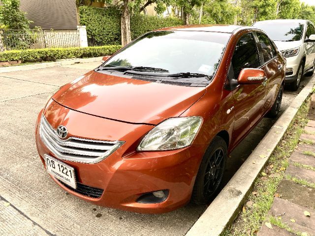 รถ Toyota Vios 1.5 J สี ส้ม