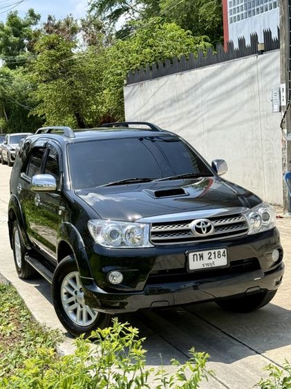 รถ Toyota Fortuner 2.7 V สี ดำ