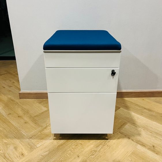 SeatBox Steel Mobile Pedestal