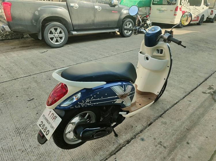 🛵ยังไงก็ขาย SCOOPY-i ปี 56 เครื่องดี สีสวย สตาร์ทมือ(ท่อดัง) เล่มชุดโอนครบ+เปลี่ยนถ่ายน้ำมันเครื่องฟรี ส่งฟรี30 ก.ม รูปที่ 8