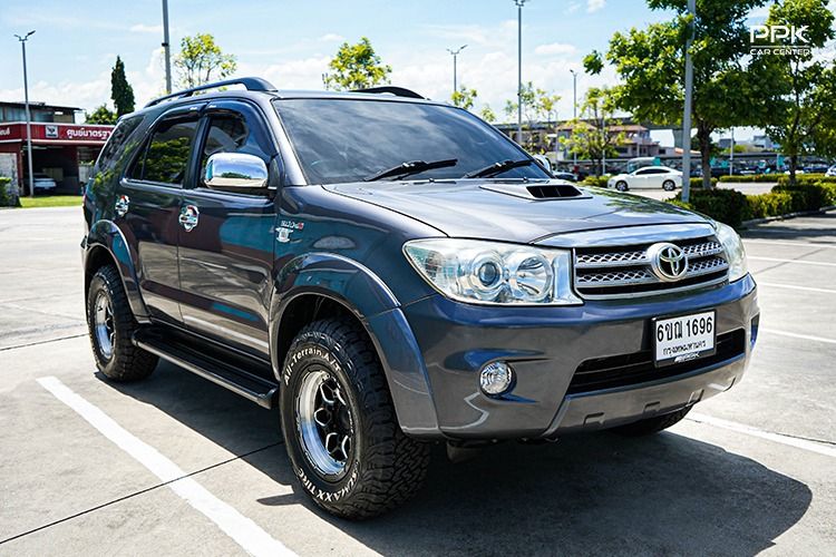 Toyota Fortuner 2010 3.0 V 4WD Utility-car ดีเซล ไม่ติดแก๊ส เกียร์อัตโนมัติ เทา รูปที่ 3