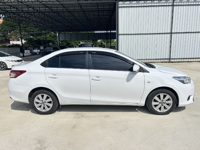 รถ Toyota Vios 1.5 E สี ขาว