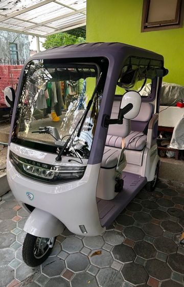 Lion ev รถสามล้อไฟฟ้
