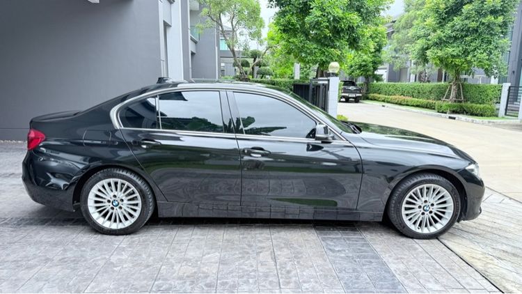 รถ BMW Series 3 320d สี ดำ