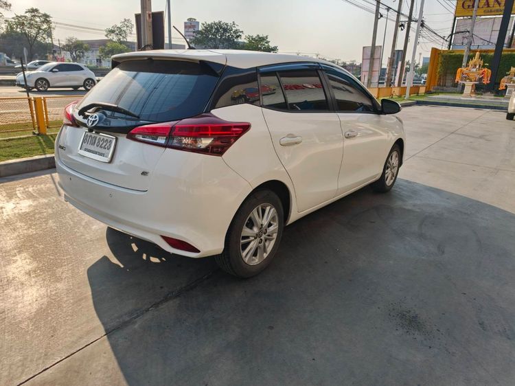 Toyota Yaris 2018 1.2 E Sedan เบนซิน ไม่ติดแก๊ส เกียร์อัตโนมัติ ขาว รูปที่ 4