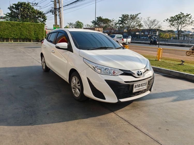 Toyota Yaris 2018 1.2 E Sedan เบนซิน ไม่ติดแก๊ส เกียร์อัตโนมัติ ขาว รูปที่ 2