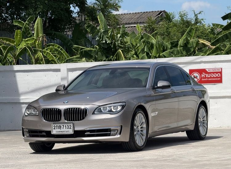 รถ BMW Series 7 730Ld สี น้ำตาล