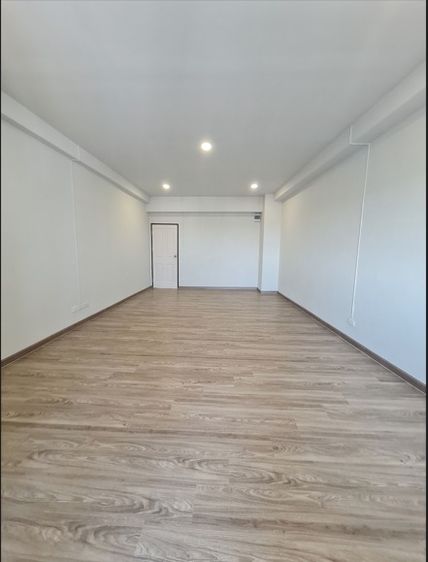 คอนโดรีโนเวทแล้ว ติด BTS สะพานใหม่ ห้องใหญ่ 38 ตร.ม.