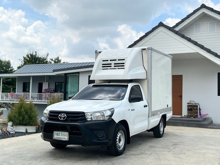 รถ Toyota Hilux Revo 2.4 J สี ขาว