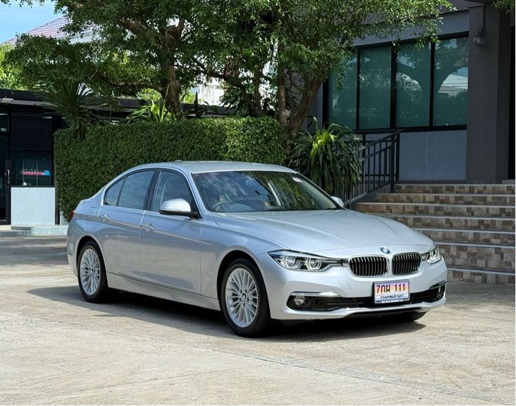 รถ BMW Series 3 320d สี บรอนซ์เงิน