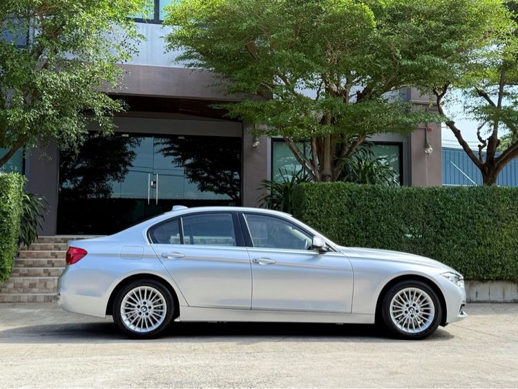 BMW Series 3 2017 320d Sedan ดีเซล ไม่ติดแก๊ส เกียร์อัตโนมัติ บรอนซ์เงิน รูปที่ 2