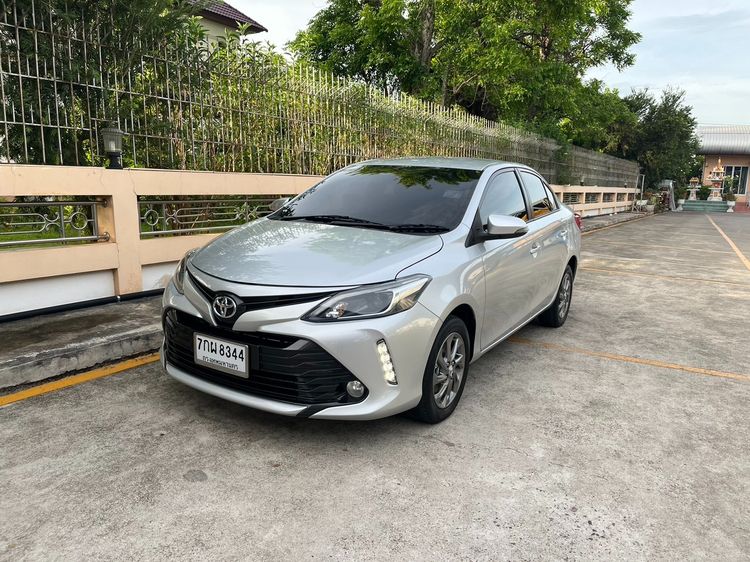 รถ Toyota Vios 1.5 G สี บรอนซ์เงิน