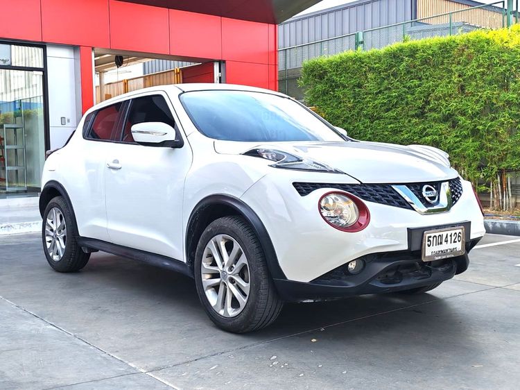 Nissan Juke 2015 1.6 V Utility-car เบนซิน ไม่ติดแก๊ส เกียร์อัตโนมัติ ขาว รูปที่ 2
