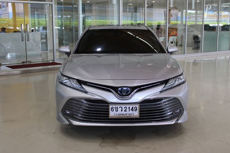 รถ Toyota Camry 2.5 HEV Premium สี บรอนซ์เงิน