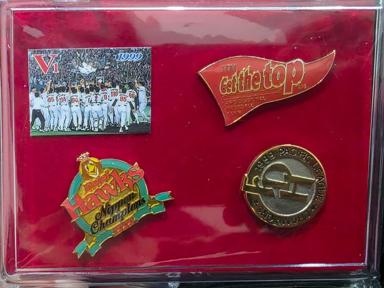เซ็ตเข็มกลัดที่ระลึก (Pin Set) ฉลองแชมป์ของทีมเบสบอลญี่ปุ่น Fukuoka Daiei Hawks