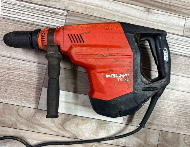 สว่านเจาะกระแทก Hilti te70avr