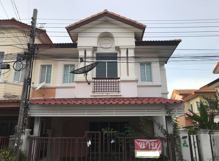 บ้านพร้อมอยู่ ใกล้ Mega Bangna ทาวน์โฮม 27.9 ตร.ว. 3 นอน 3 น้ำ ต่อเติมครัวแล้ว จอดรถ 2 คัน