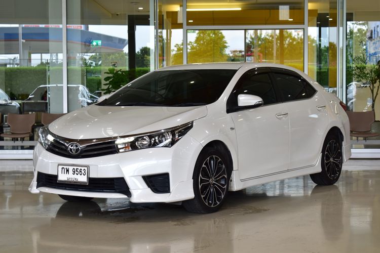 รถ Toyota Altis 1.8 Esport สี ขาว