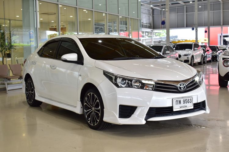 Toyota Altis 2015 1.8 Esport Sedan เบนซิน ไม่ติดแก๊ส เกียร์อัตโนมัติ ขาว รูปที่ 2