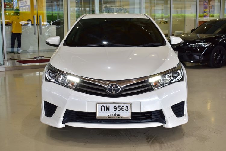 Toyota Altis 2015 1.8 Esport Sedan เบนซิน ไม่ติดแก๊ส เกียร์อัตโนมัติ ขาว รูปที่ 3