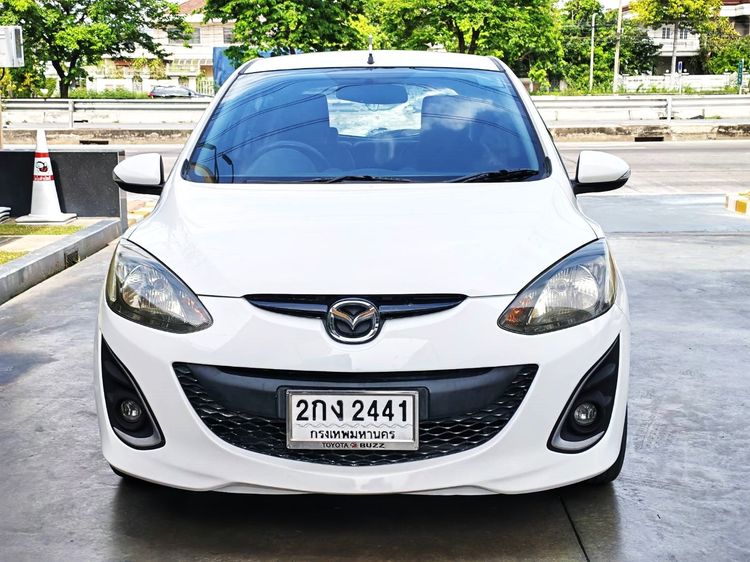 MAZDA MAZDA 2 1.5 Sports Spirit AUTO ขาว 2013 รถบ้านสวยพร้อมใช้