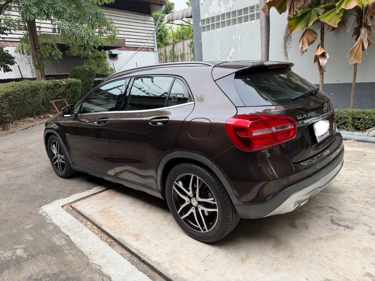 Mercedes-Benz GLA-Class 2015 GLA200 Sedan เบนซิน เกียร์อัตโนมัติ น้ำตาล รูปที่ 4