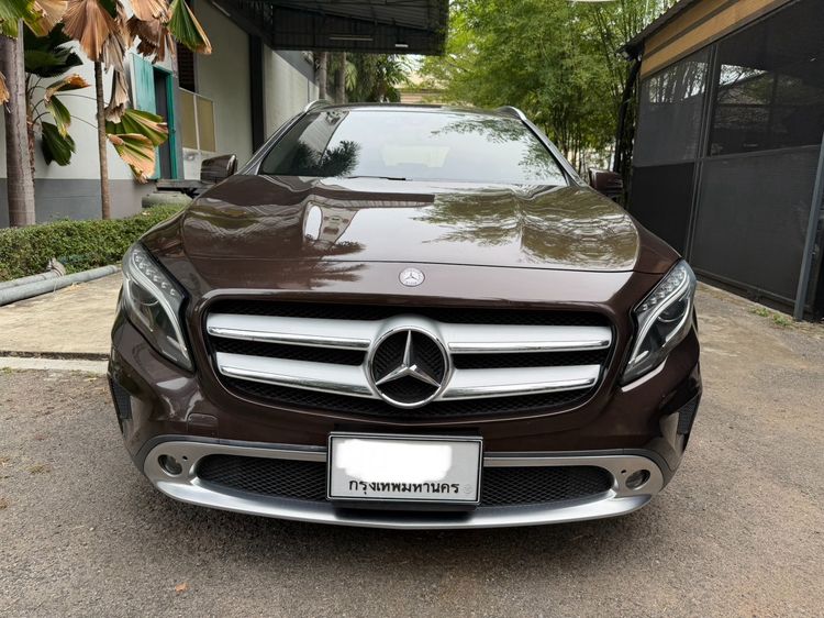 Mercedes-Benz GLA-Class 2015 GLA200 Sedan เบนซิน เกียร์อัตโนมัติ น้ำตาล รูปที่ 2
