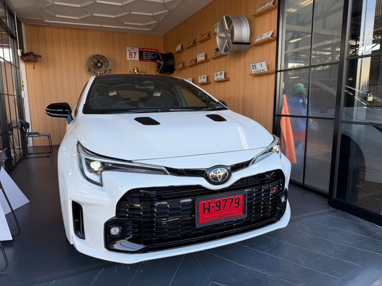 รถ Toyota Corolla 1.6 สี ขาว