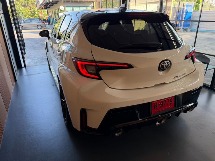 Toyota Corolla 2023 1.6 Sedan เบนซิน เกียร์ธรรมดา ขาว รูปที่ 2